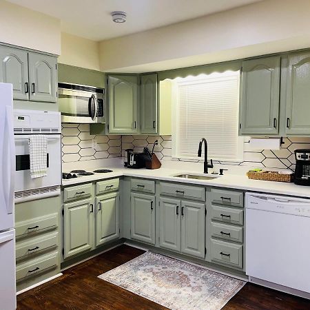Newly Renovated Charming Home With Parking Fort Washington Zewnętrze zdjęcie