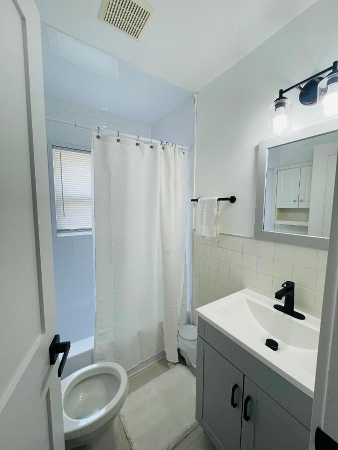 Newly Renovated Charming Home With Parking Fort Washington Zewnętrze zdjęcie
